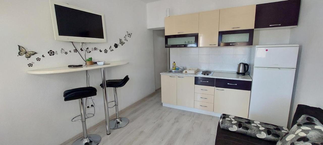 Apartmani Zana Pirovac Exterior foto